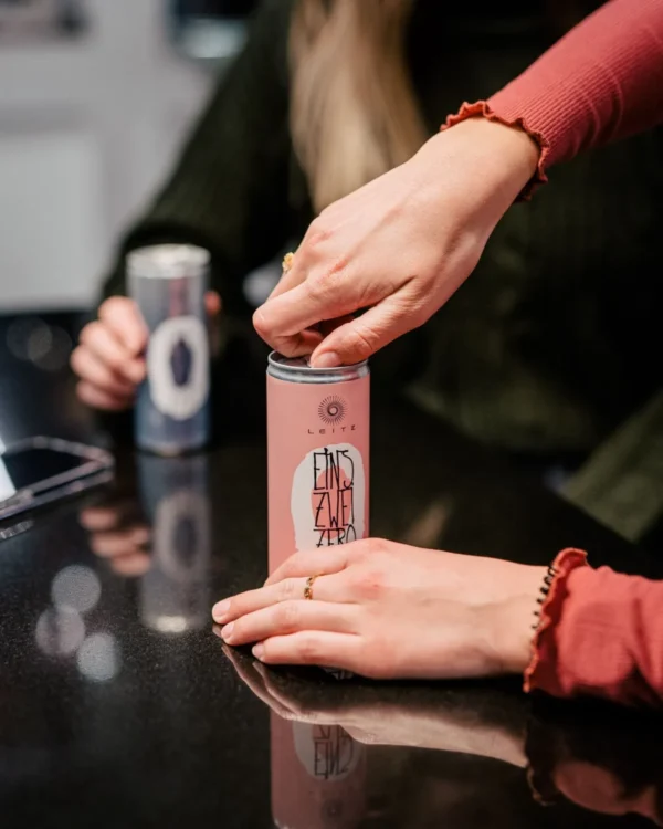 Leitz Eins Zwei Zero Non-Alcoholic Canned Rosé - Image 2