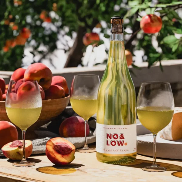No & Low Sparkling Peach – Non-Alcoholic Sparkling Peach Wine - Image 2